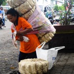 Ibu Penjual Besek
